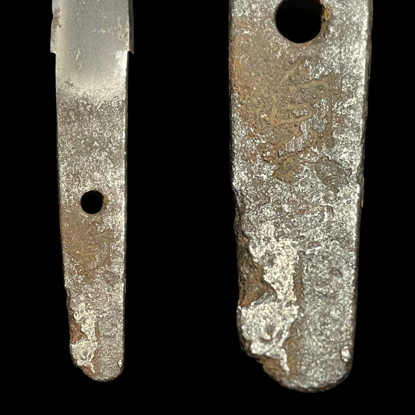 Aikuchi TANTO, Sadamune 貞宗 signed, Masamehada 柾目肌, Muromachi period