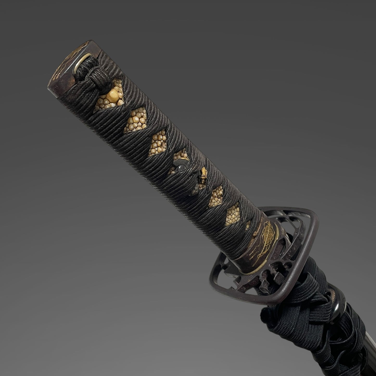 Gunbai-Fuchikashira 軍配縁頭 Wakizashi, Wide Hamon, Edo period mumei