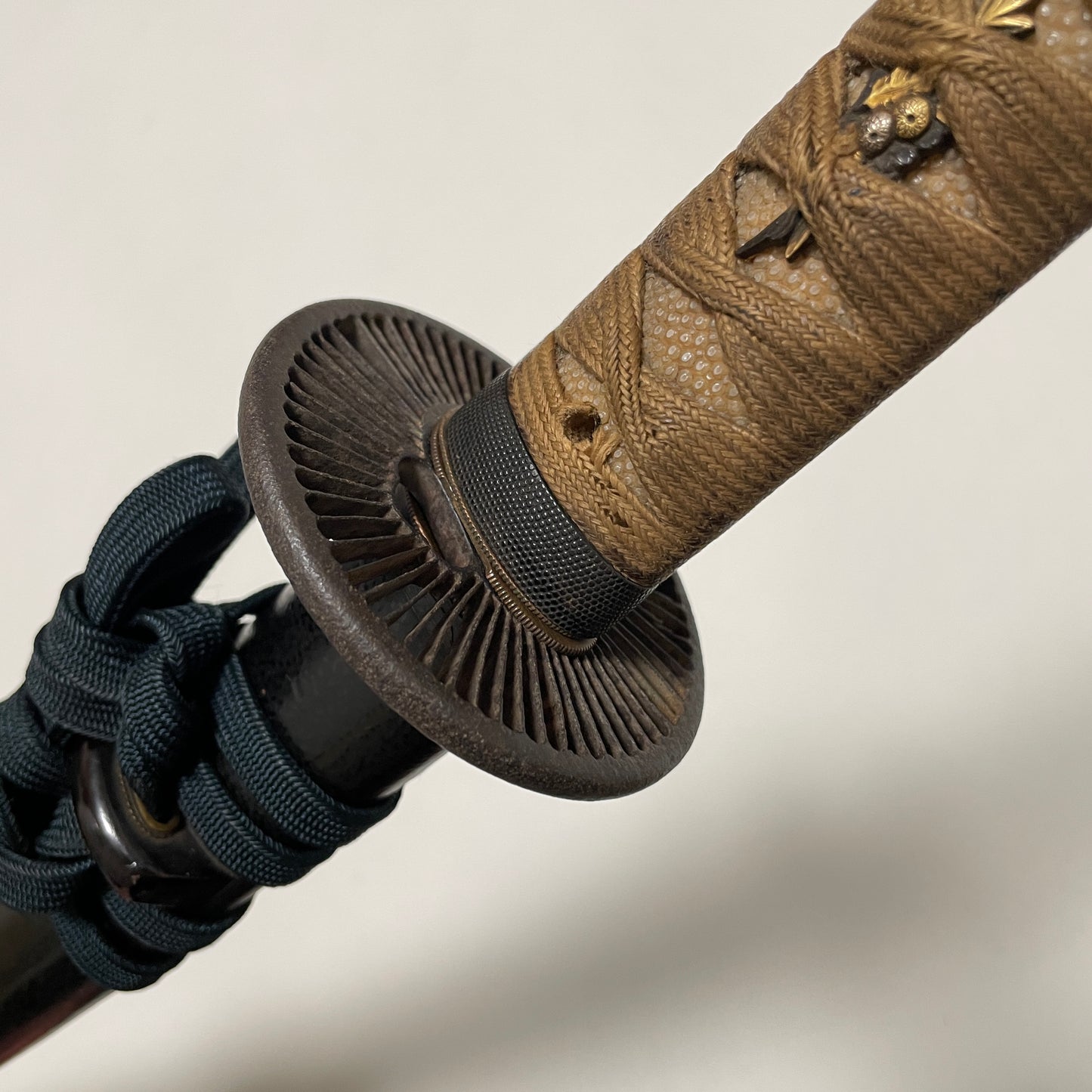 Kyosukashi-Tsuba 京透鍔 Long Wakizashi, Shakudo Nanakoji Fuchikashira 赤銅魚々子地縁頭