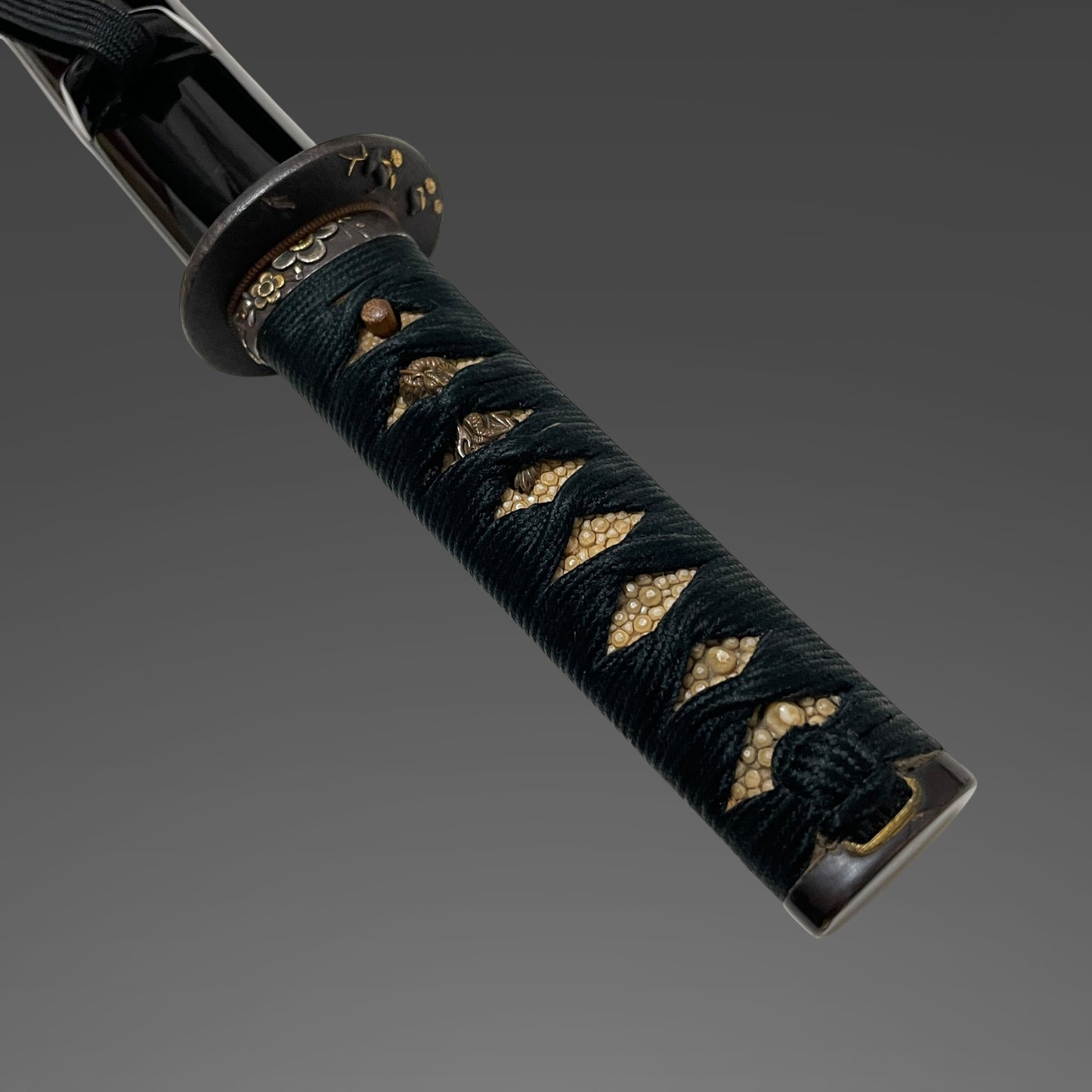 Short Black Wakizashi, Dragon Menuki and Bird Tsuba, Edo period mumei