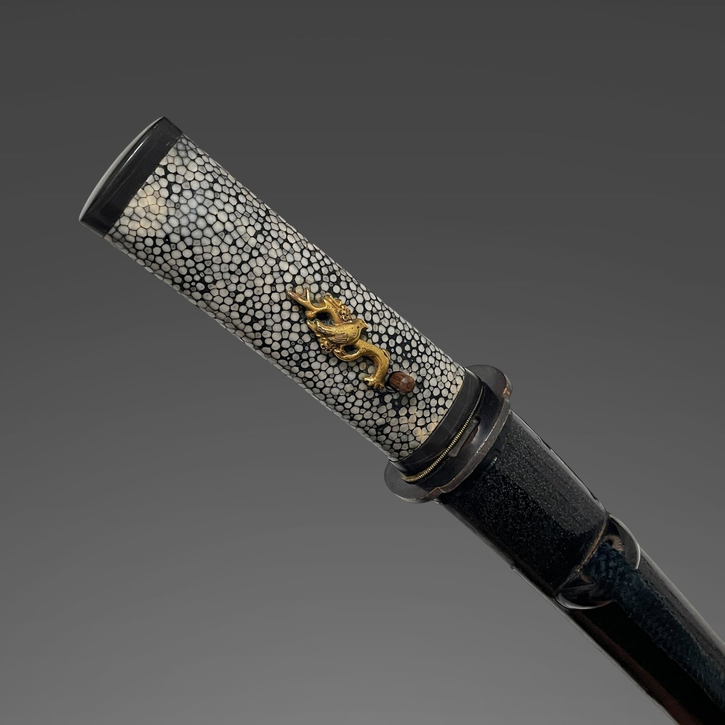 Aogaimijin-Saya 青貝微塵鞘 TANTO,  Bishuosafune Sukesada August 1574 備州長船祐定 天正二年八月日 signed