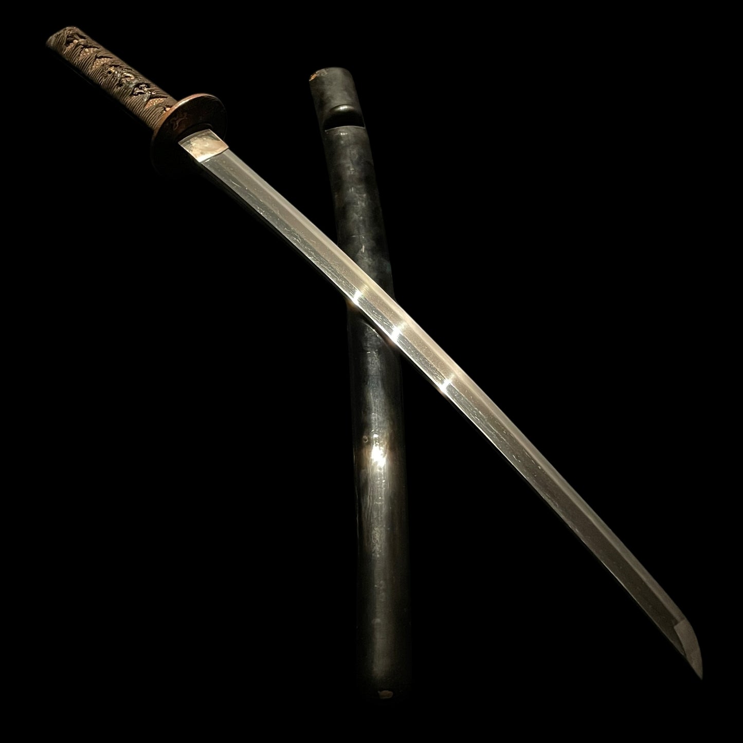 Long Suguha Wakizashi,Tojinbutsu 唐人物 Fuchikashira, Edo period mumei