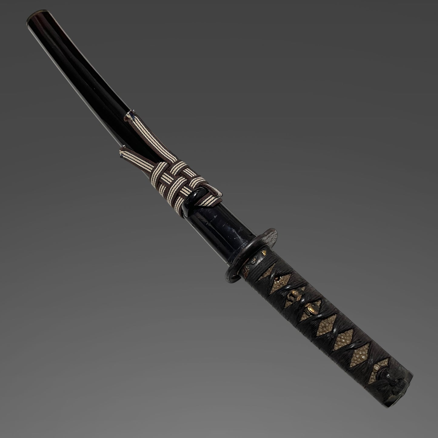 Hirazukuri Wakizashi, Frogs and Willows Fuchi, Bohi 棒樋 blade, Muromachi period mumei