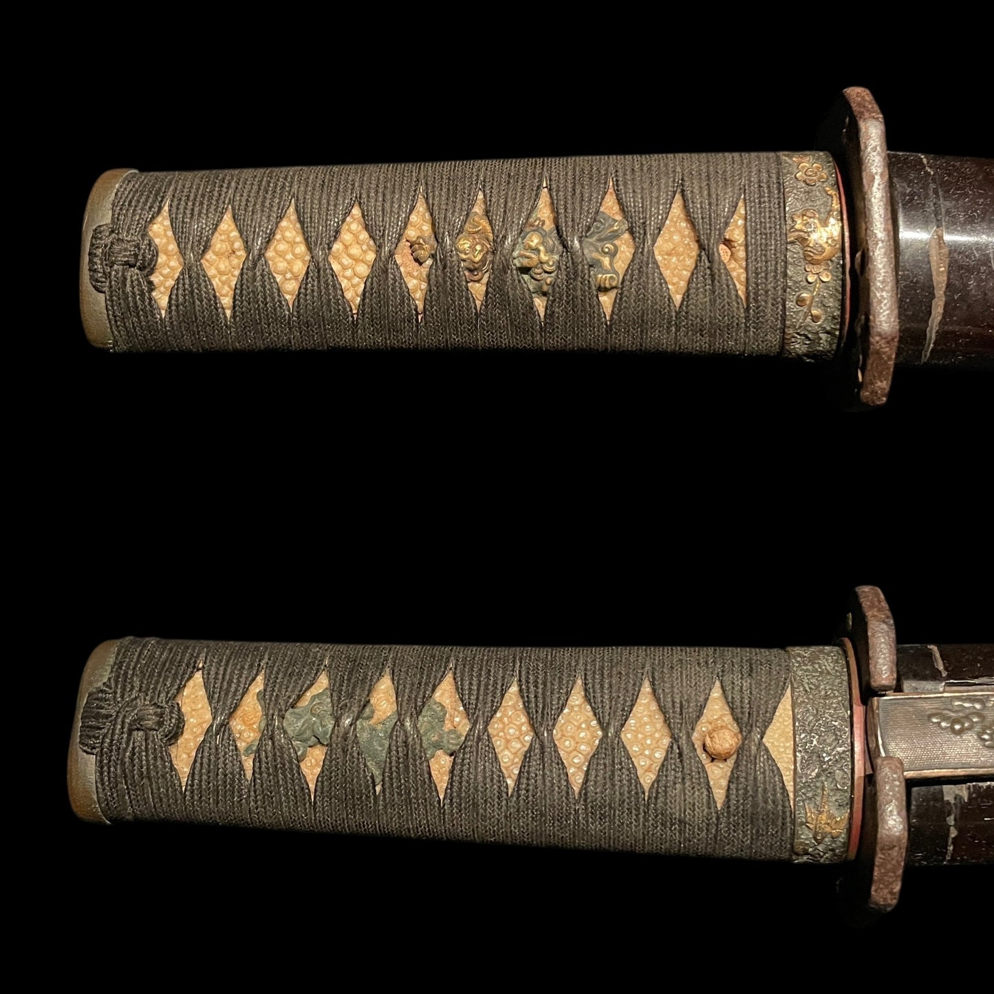 Kakinagashi-Hi 掻き流し樋 Short WAKIZASHI, Plum tsuba and Waterfowl Kozuka